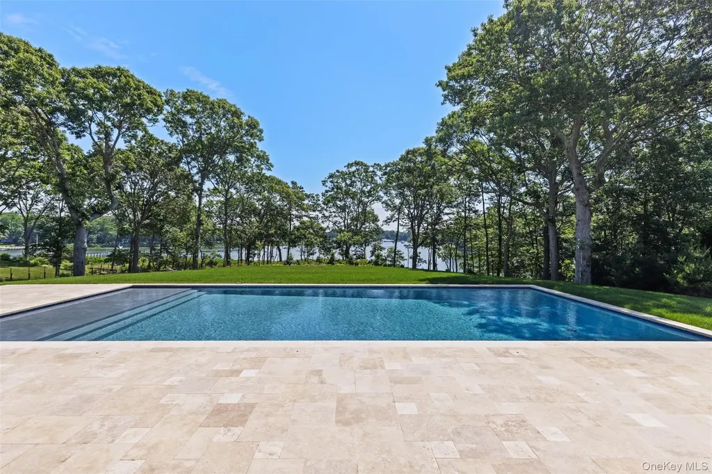 1775 Point Pleasant Road Mattituck NY 11952