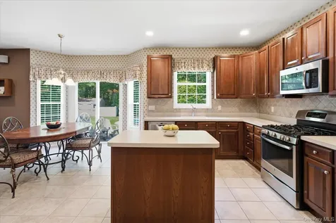 46 Oceanview Boulevard Manorville NY 11949