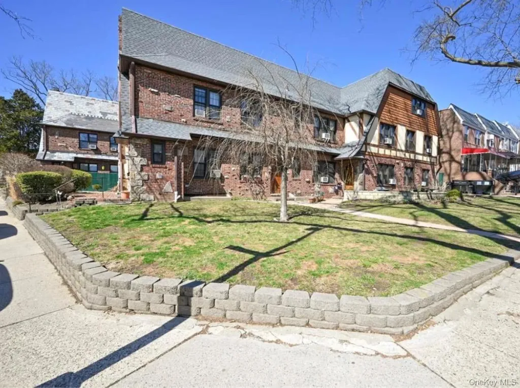 190-15 Crocheron Avenue Flushing NY 11358