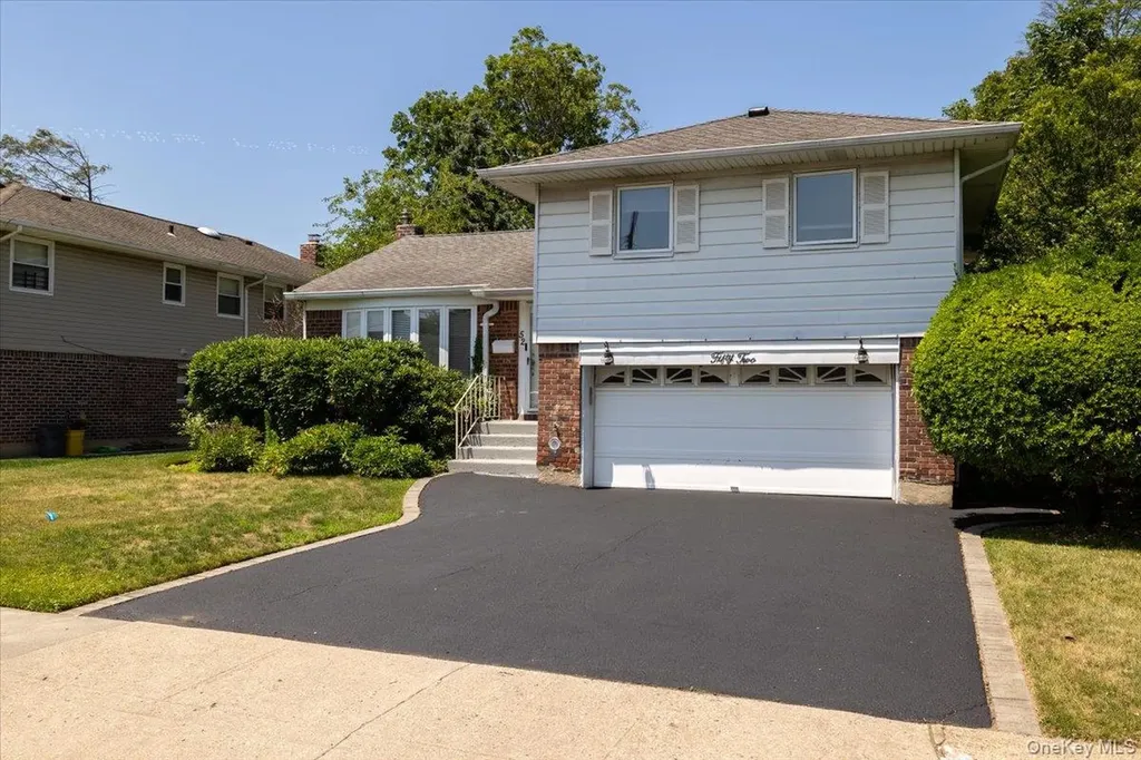 52 Blanche Street Plainview NY 11803