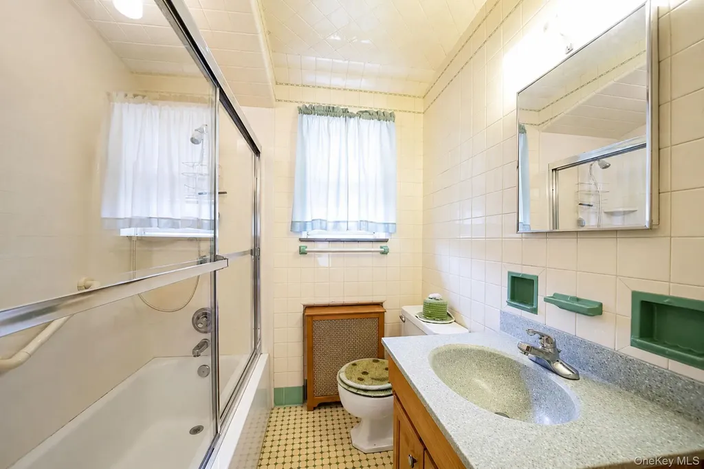 1621 Lurting Avenue Bronx NY 10461