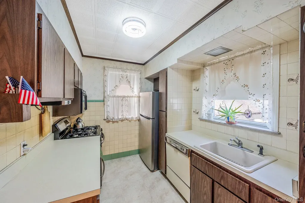 1621 Lurting Avenue Bronx NY 10461