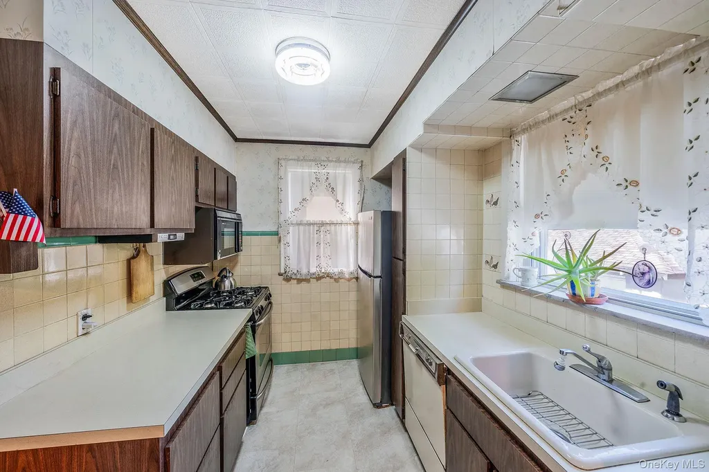 1621 Lurting Avenue Bronx NY 10461