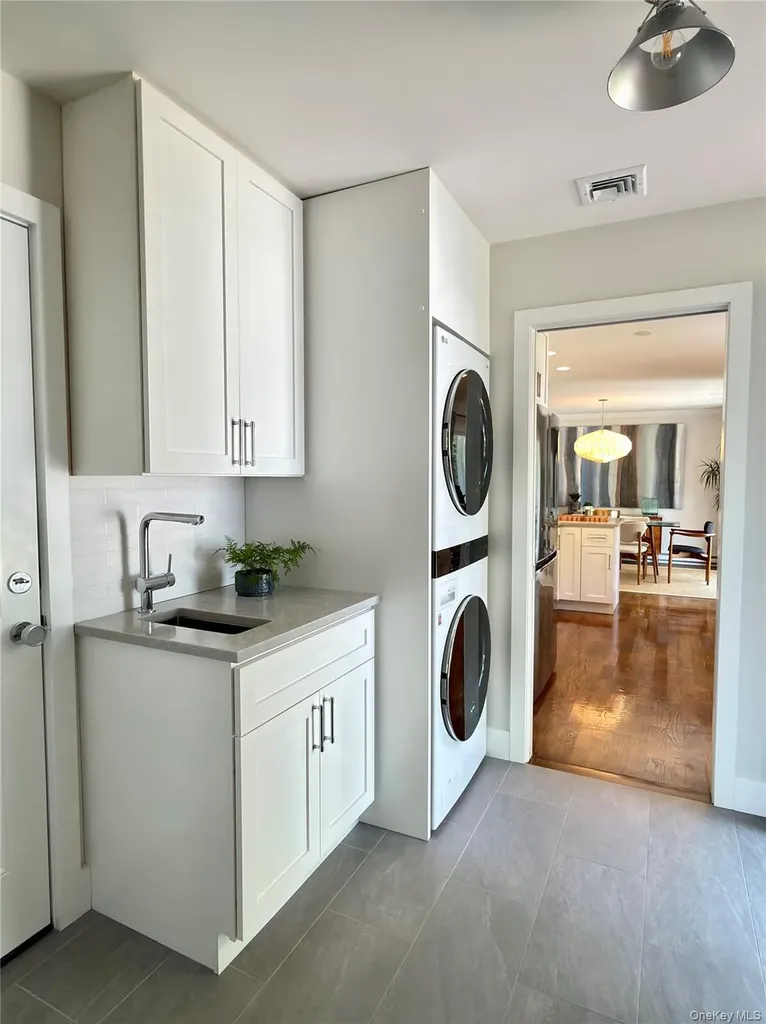 17 Locust Street Riverhead NY 11901