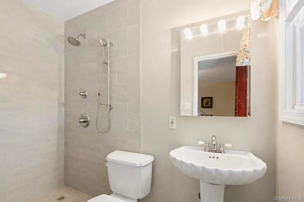 82 Holbrooke Road White Plains NY 10605
