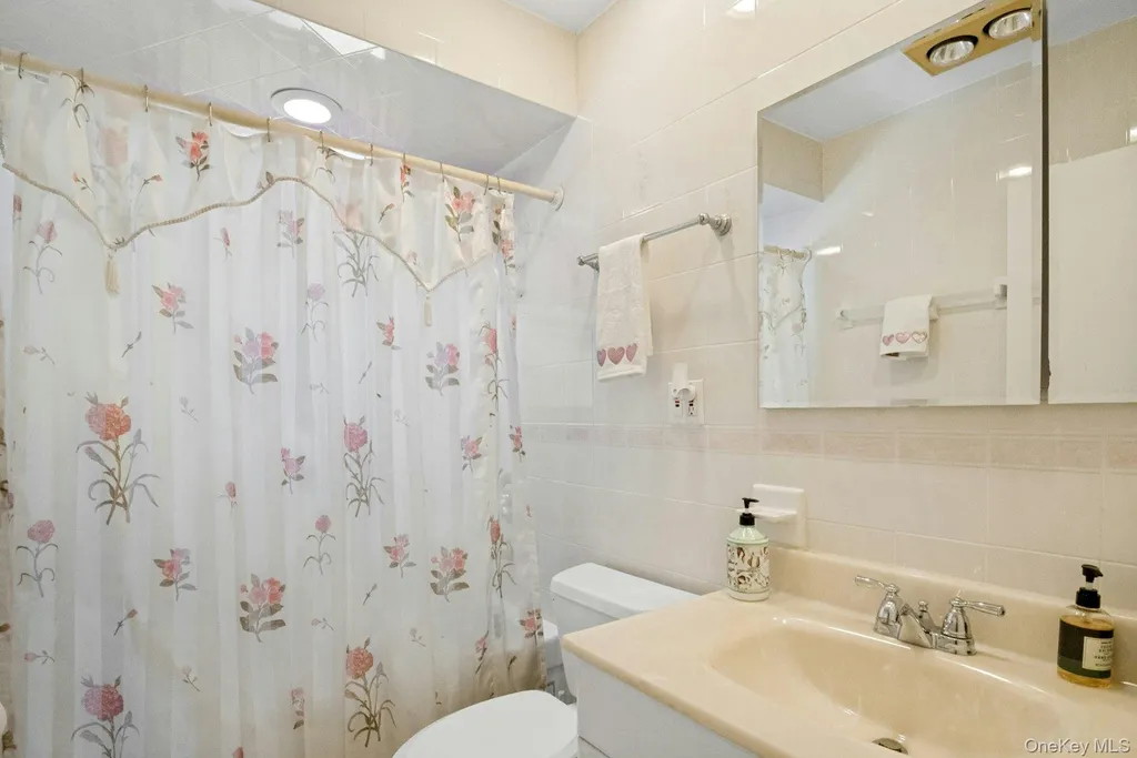 82 Holbrooke Road White Plains NY 10605