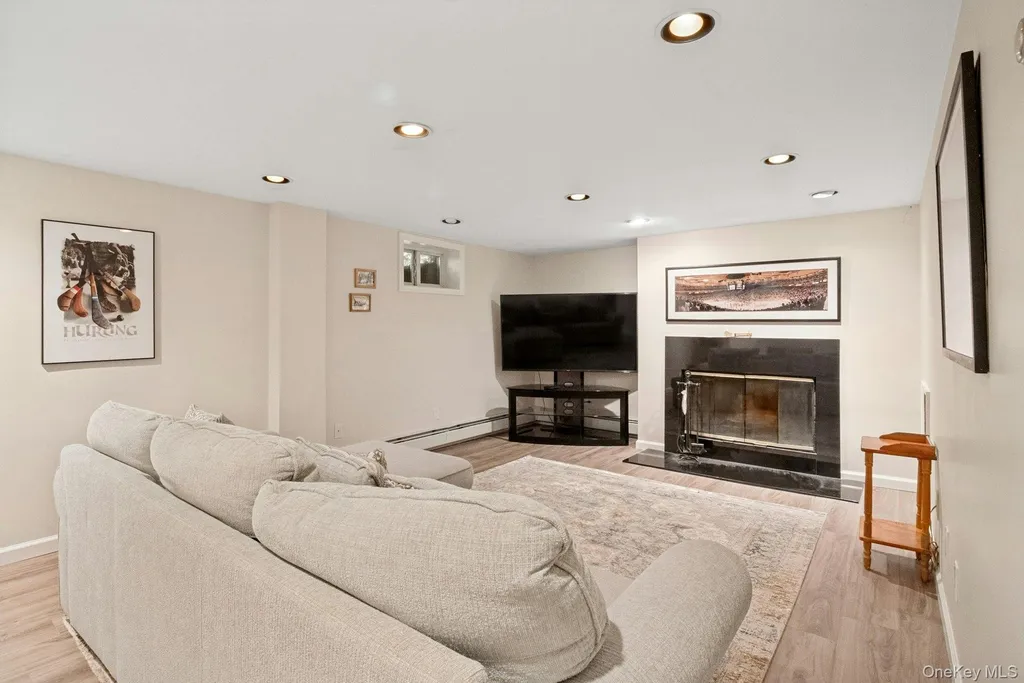 82 Holbrooke Road White Plains NY 10605