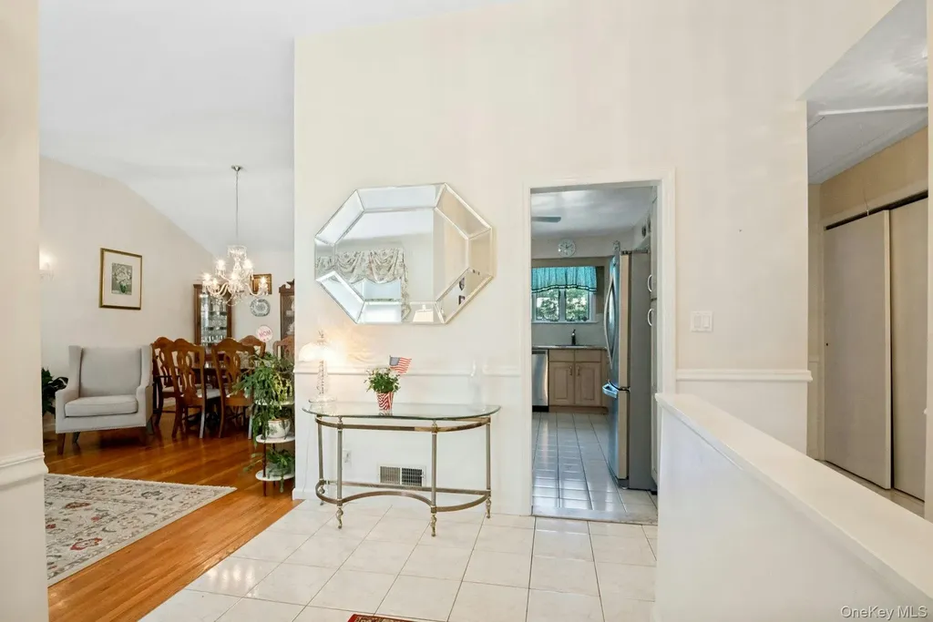 82 Holbrooke Road White Plains NY 10605