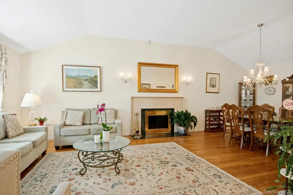 82 Holbrooke Road White Plains NY 10605