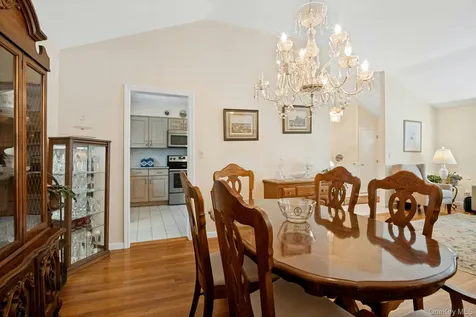 82 Holbrooke Road White Plains NY 10605