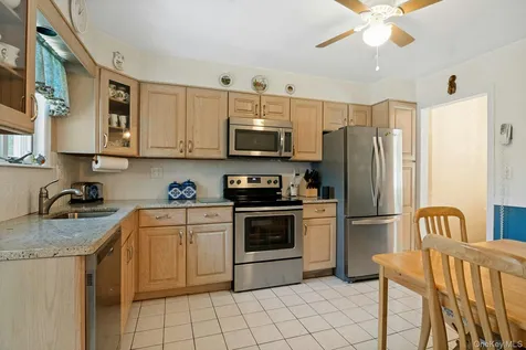 82 Holbrooke Road White Plains NY 10605
