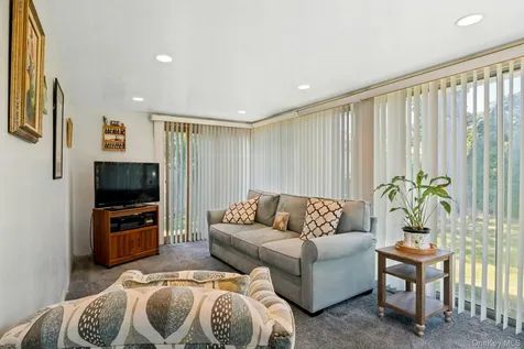 82 Holbrooke Road White Plains NY 10605