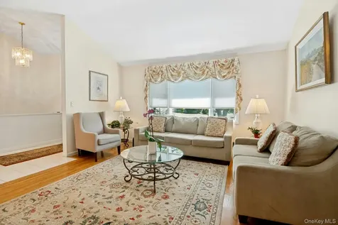 82 Holbrooke Road White Plains NY 10605