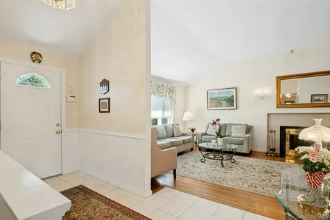 82 Holbrooke Road White Plains NY 10605
