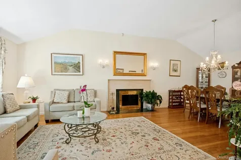 82 Holbrooke Road White Plains NY 10605