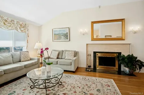 82 Holbrooke Road White Plains NY 10605