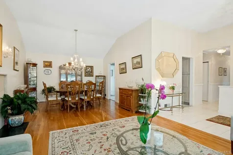 82 Holbrooke Road White Plains NY 10605