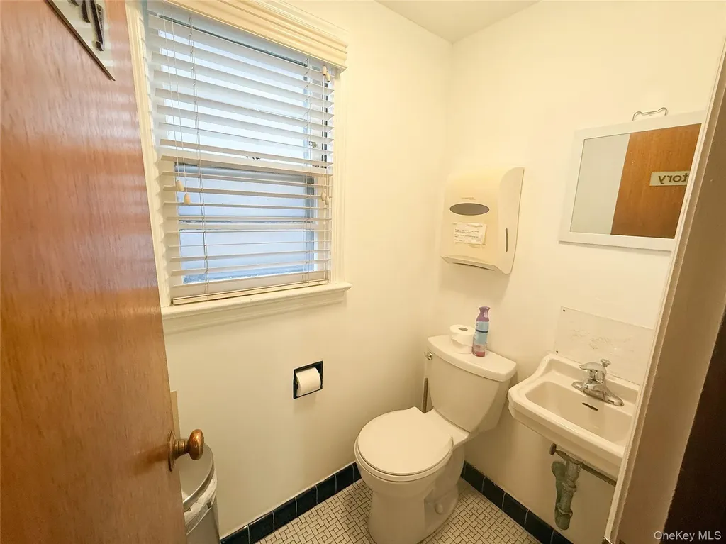 20917 Union Turnpike Oakland Gardens NY 11364