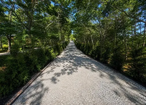 5 Bark Court Wainscott NY 11975