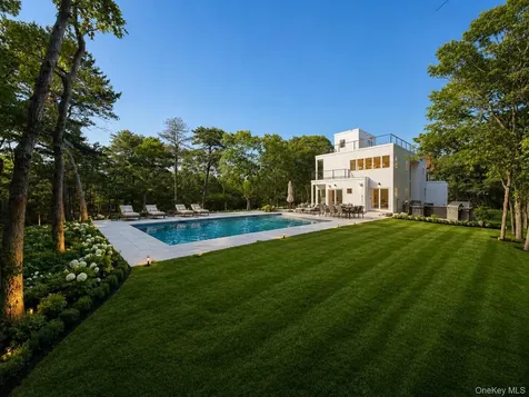 5 Bark Court Wainscott NY 11975