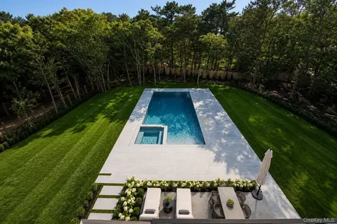5 Bark Court Wainscott NY 11975