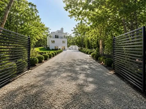 5 Bark Court Wainscott NY 11975