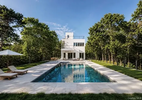5 Bark Court Wainscott NY 11975