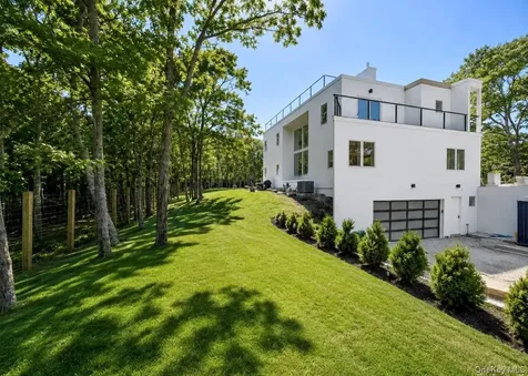 5 Bark Court Wainscott NY 11975