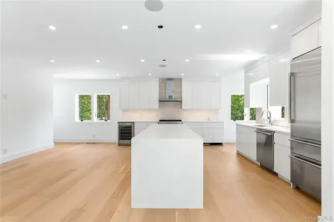 5 Bark Court Wainscott NY 11975