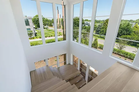9 E Division Street Westhampton Beach NY 11978