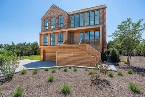 9 E Division Street Westhampton Beach NY 11978