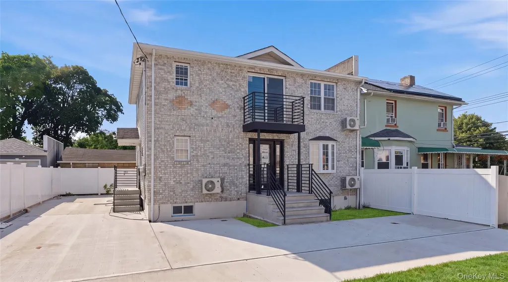 137-08 218th Street Laurelton NY 11413