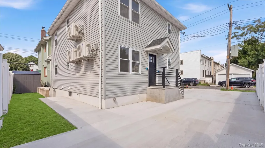 137-08 218th Street Laurelton NY 11413