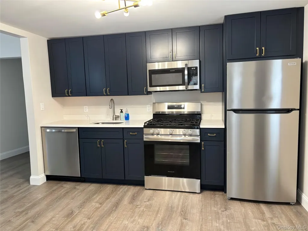 23 Arnold Avenue West Babylon NY 11704