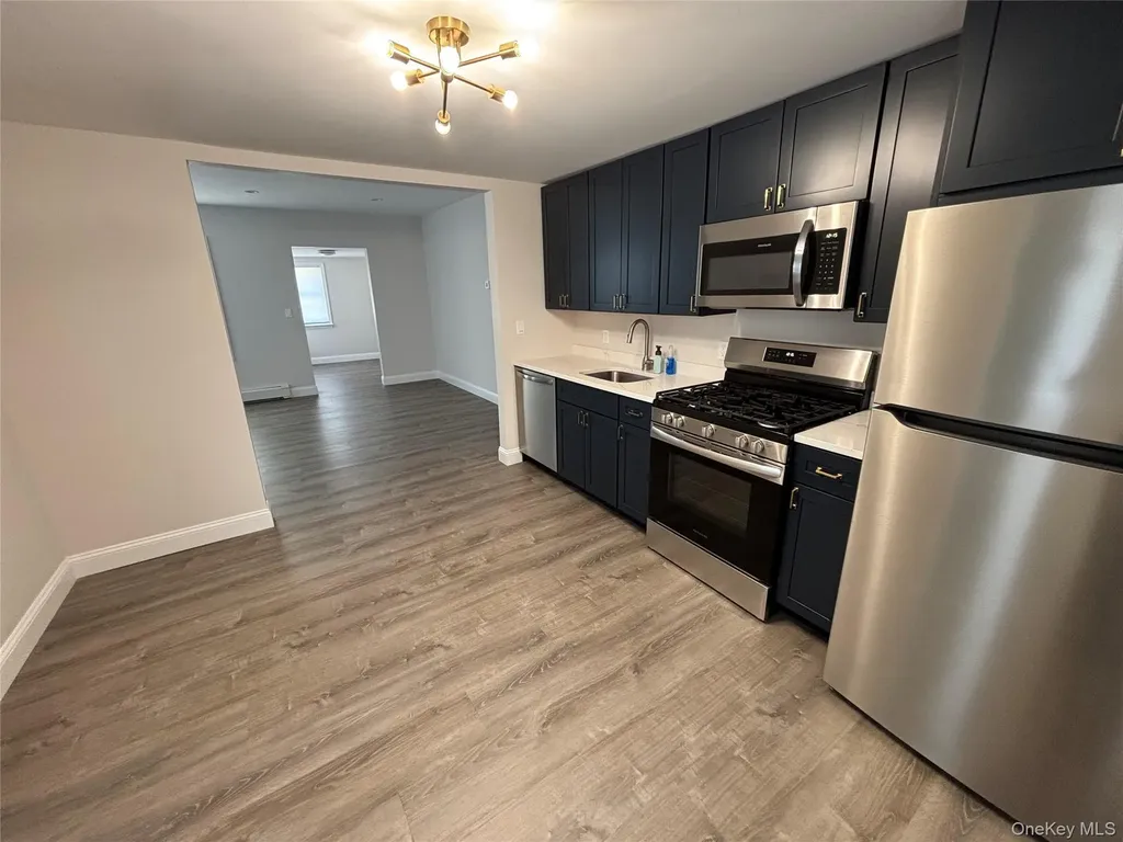 23 Arnold Avenue West Babylon NY 11704