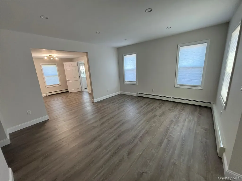 23 Arnold Avenue West Babylon NY 11704