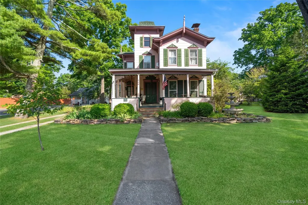 449 Montauk Highway East Moriches NY 11940