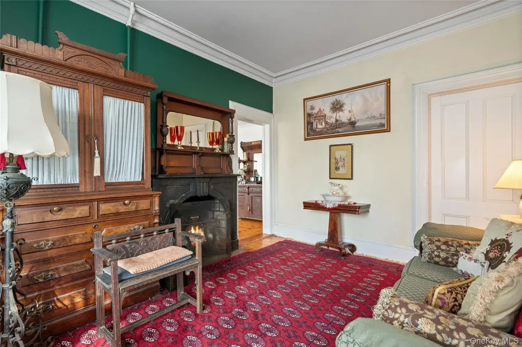 449 Montauk Highway East Moriches NY 11940