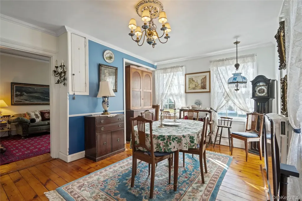 449 Montauk Highway East Moriches NY 11940