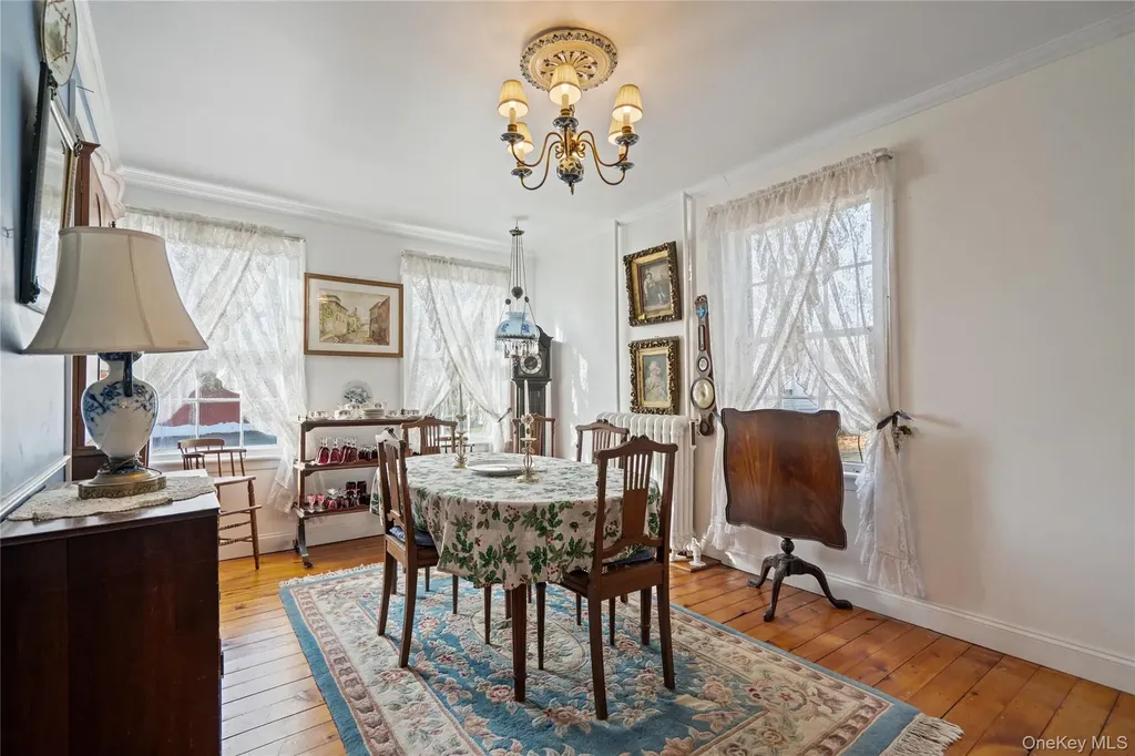 449 Montauk Highway East Moriches NY 11940