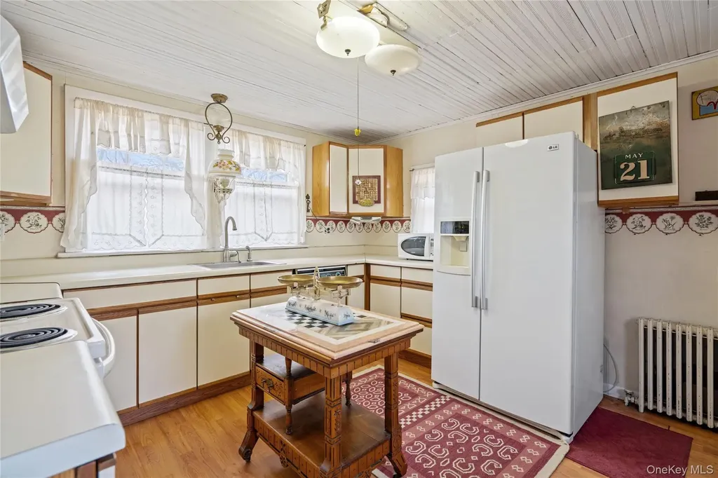 449 Montauk Highway East Moriches NY 11940