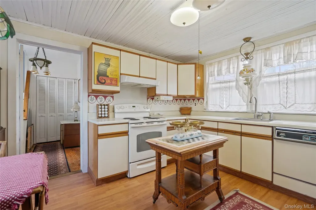 449 Montauk Highway East Moriches NY 11940