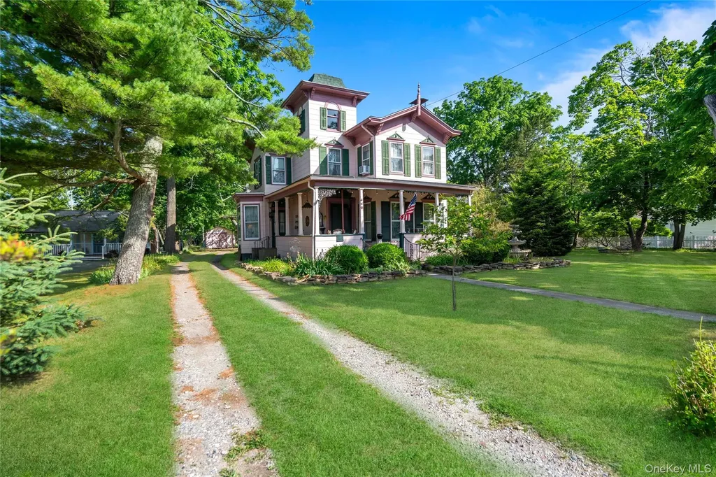 449 Montauk Highway East Moriches NY 11940