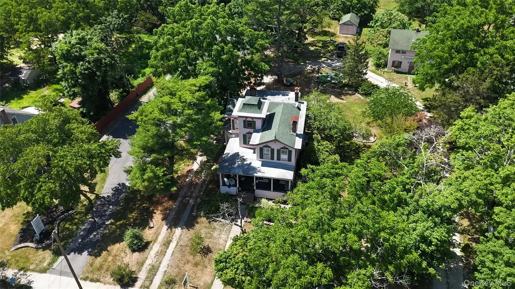 449 Montauk Highway East Moriches NY 11940