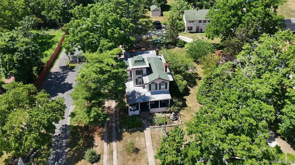449 Montauk Highway East Moriches NY 11940