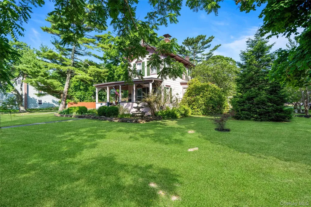 449 Montauk Highway East Moriches NY 11940