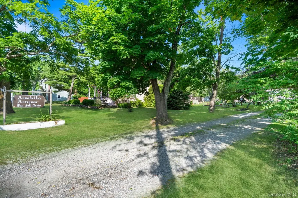 449 Montauk Highway East Moriches NY 11940