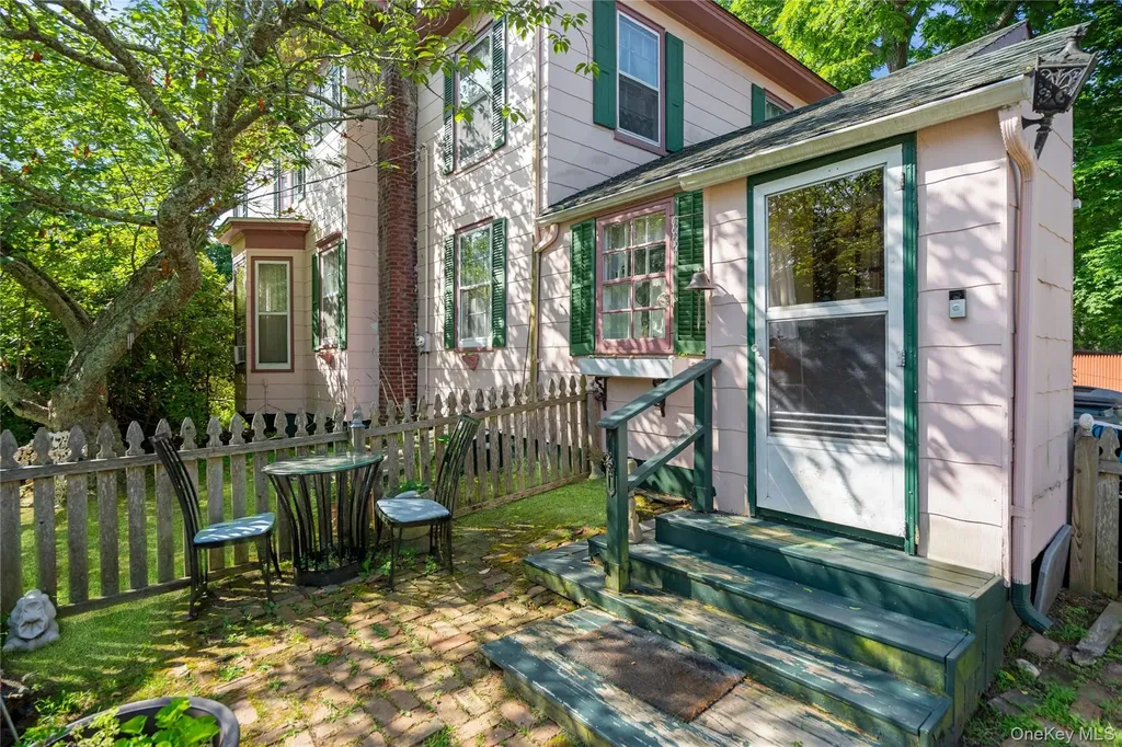 449 Montauk Highway East Moriches NY 11940