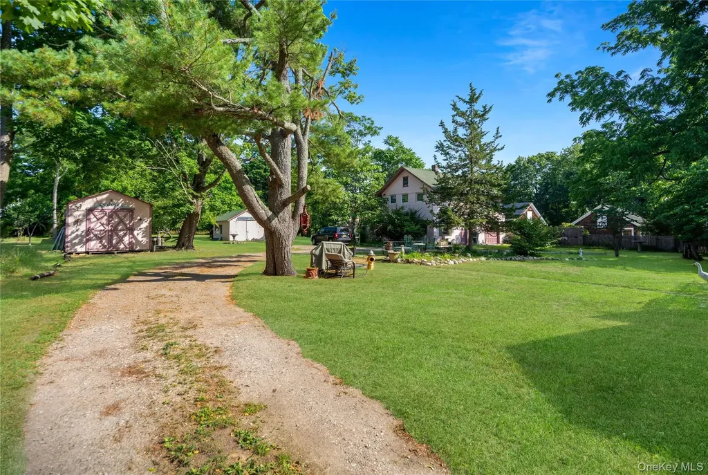 449 Montauk Highway East Moriches NY 11940
