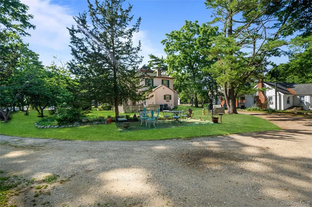 449 Montauk Highway East Moriches NY 11940